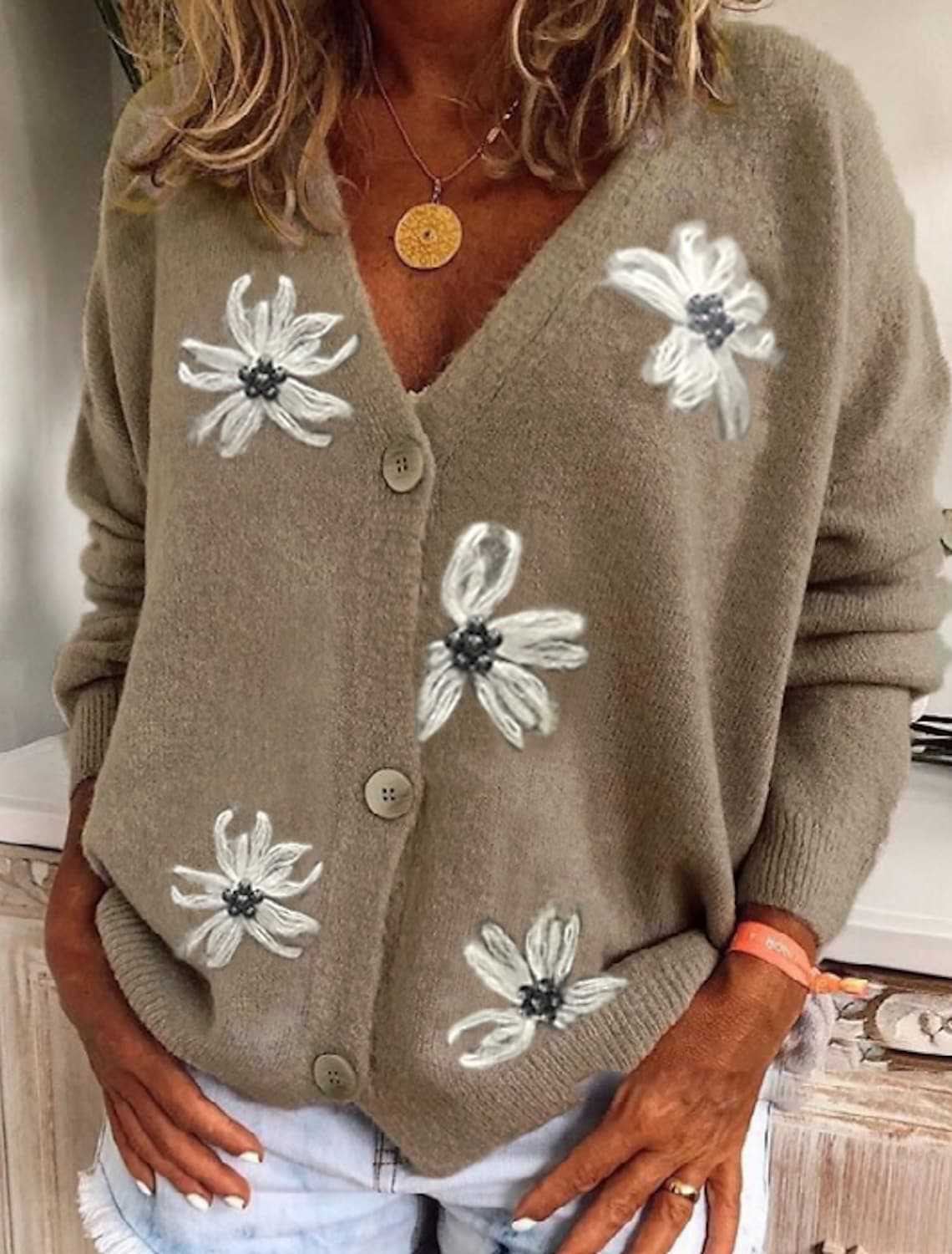 Versatile Women's Long-sleeved Embroidered V-neck Knitted Sweaters